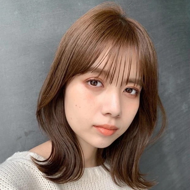 ミディアム　ヘア　髪型　ヘアスタイル　大人　前髪あり　暗髪　ダークトーン