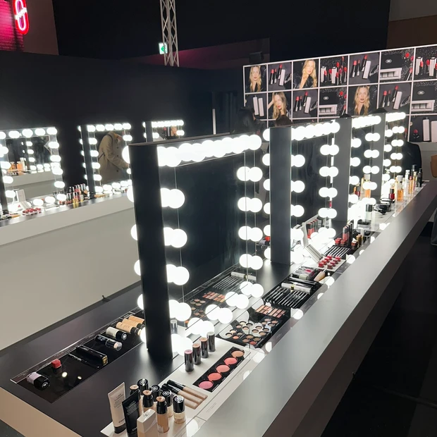 「ルージュ アリュール ヴェルヴェット ニュイ ブランシュ/眠らない夜」ブラック ルーム