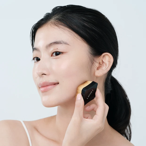 エトヴォス ミネラルセラムファンデーションの使い方②　中野明海メイク