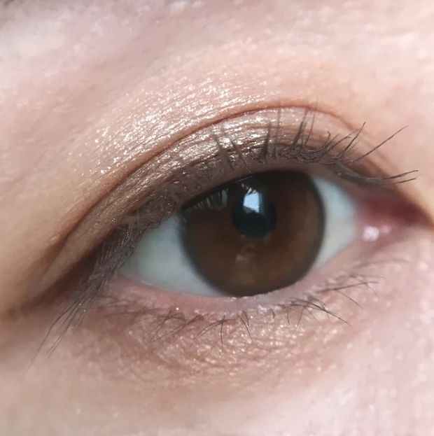 ベージュトーンアイシャドウ　01