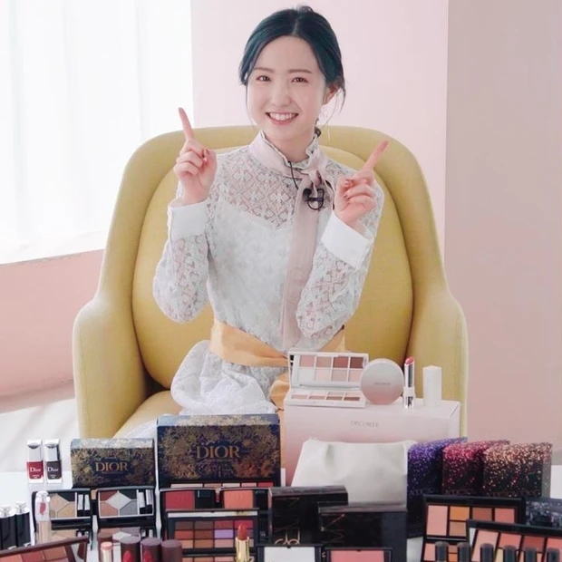 【9位】本田仁美さんの推しは? 2022年のクリスマスコフレ&ホリデー限定品レビュー【ディオール・RMK・アディクション・コスメデコルテ・NARS】