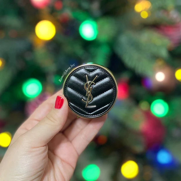 ポーチの中身 Romi イヴ・サンローラン