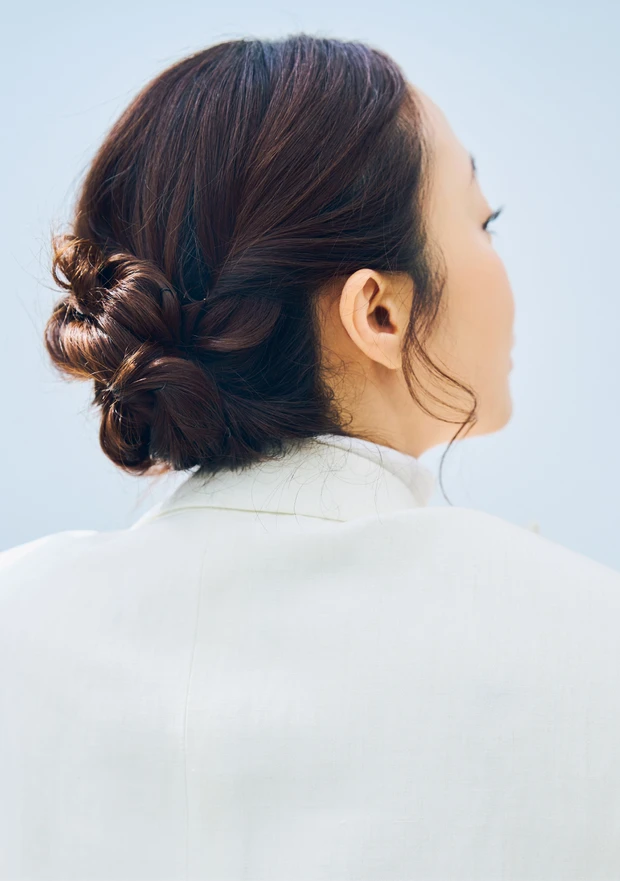 神崎 恵さんが提案する、セットアップを着る日のヘアメイク PhotoGallery_1_6