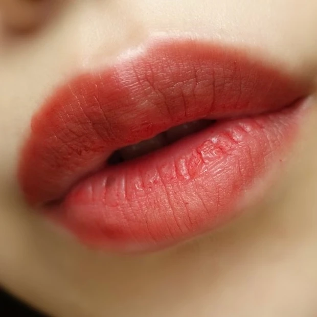 Florasisフローラシス 花西子 中国コスメ 百花同心錠 彫刻リップ