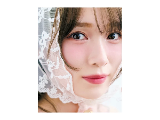 守屋麗奈さんのビューティ ヒストリー。「メイクもスキンケアも“私の中の元気のスイッチ”です」 【MAQUIA 10月号】