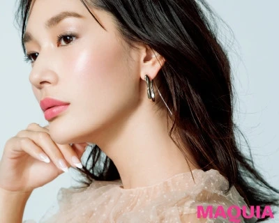 【松井里加さんのメイクの順番】パーツメイク編_「パーツにメイクを無理に盛らずとも、印象に残る顔は作れます”」