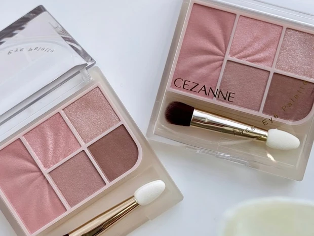 【春コスメ2026】セザンヌ「フェイスアイパレット」の春新色をスウォッチ！ 血色感ベージュが仲間入り