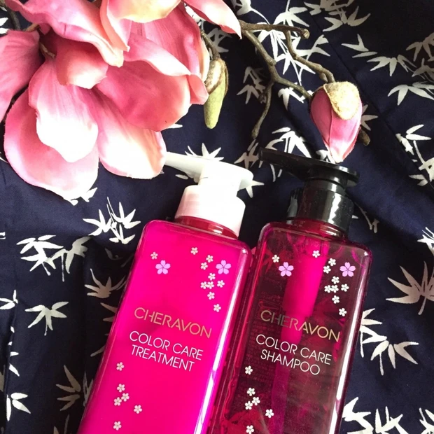 和風なデザインが素敵でしょ。AVON「シェラボン カラー ケア シャンプー&トリートメント」カラーリングによる髪のダメージを内側と外側から補修。香りがクロエ風で優雅です。