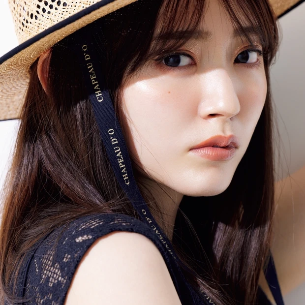 河北裕介さんによるファッションとメイクのベストバランス。帽子をかぶる日の…