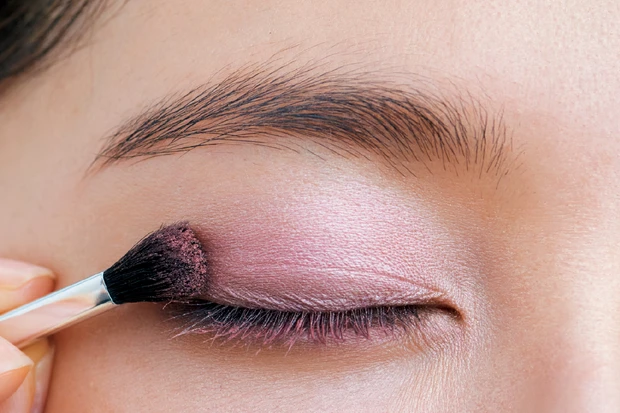 ピンクのアイパレットで作るおすすめピンクメイク5選_3.「低温ピンク」で媚びない甘さを手に入れるピンクメイク_3