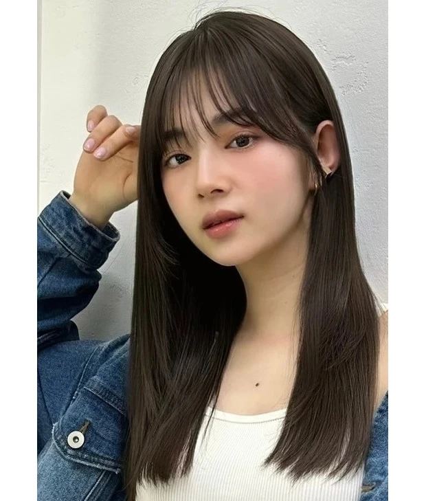 黒髪 ロング 【大人に似合うロング】軽やかな質感の暗髪! グレージュカラーでお肌のトーンアップも叶うロングヘア