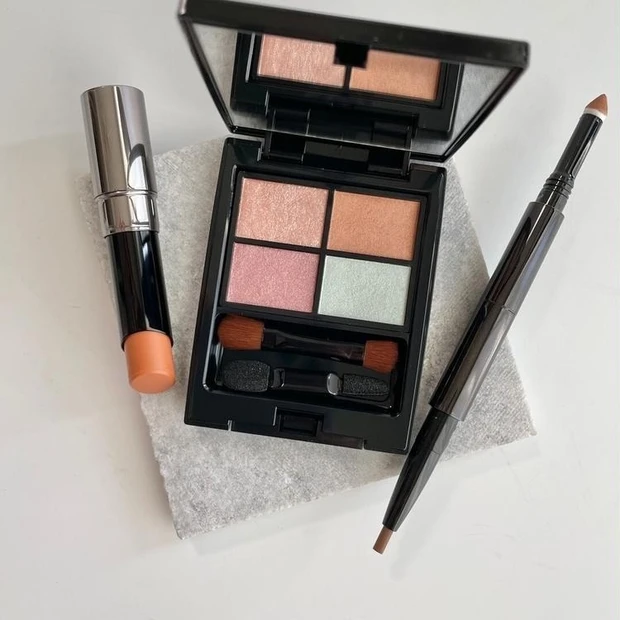 【5位】【春コスメ2023】エトヴォスの春新色をスウォッチ！ 「透明感メイク」を叶えるナチュラルで温かみのあるカラーに注目