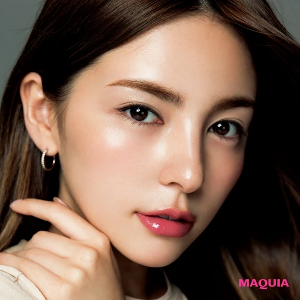 ルナソルの新作アイパレットで秋メイクを先取り! ツヤまぶたで清楚なレディ…