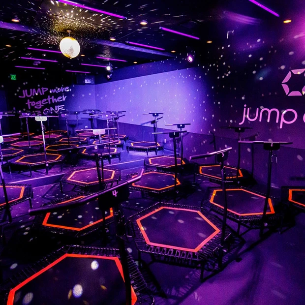 【夏までにボディを締めたい人必見】人気の暗闇トランポリンフィットネスに新…