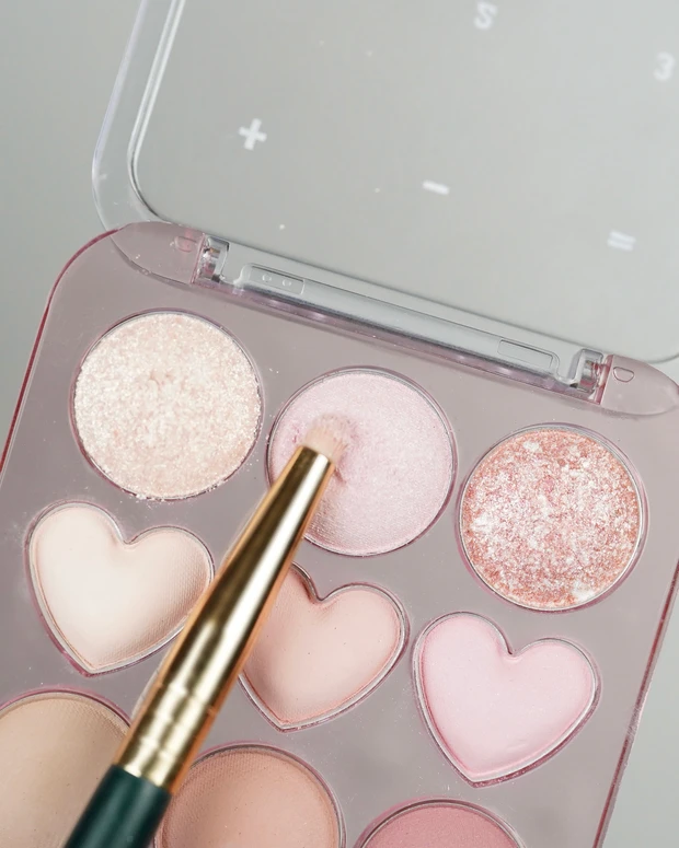 目頭のハイライトカラー