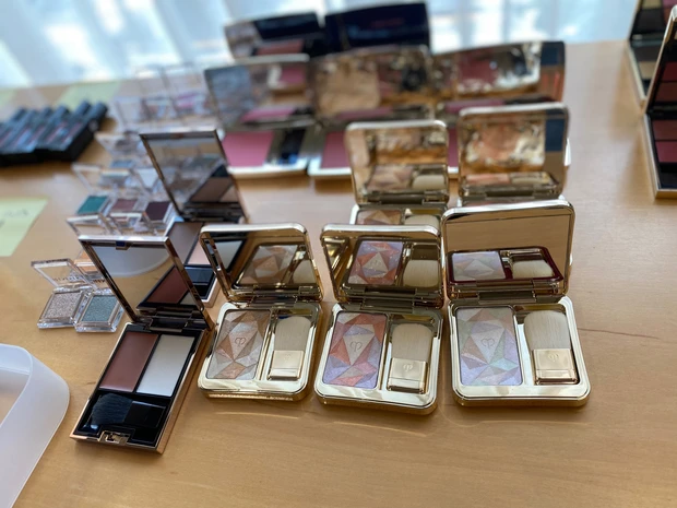 【プロの骨格診断×人気メイクアップアーティストによるレクチャーで夢のコラボ!】骨格に合わせた“似合わせメイク”体験で垢抜けデビュー♡
MAQUIA豪華イベント当日レポート_2_1