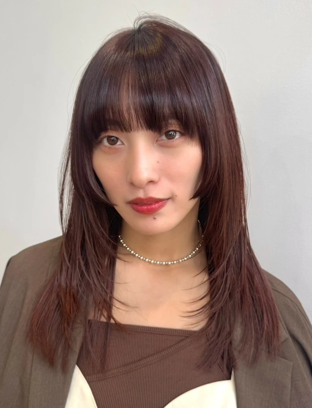 髪型　ミディアムレイヤー　ミディアムヘア　シースルーバング　カットのポイント
