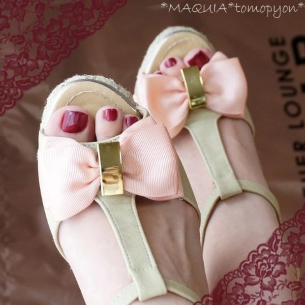 100円で見つけた!絶妙秋カラーのネイル☆ペディキュアにも単色塗りで色っぽい足元完成♪