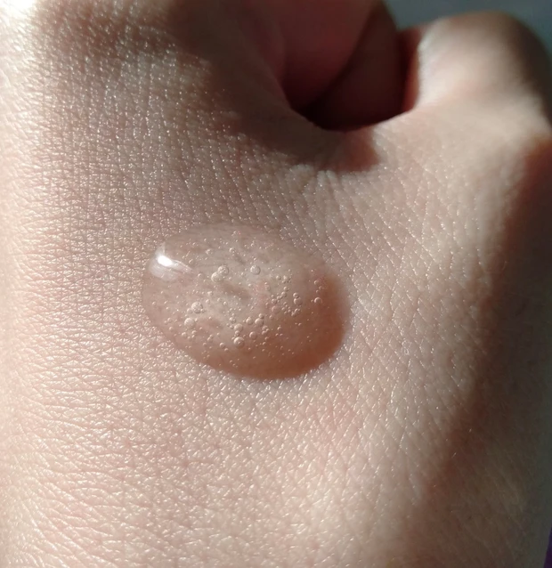 今冬発売されるカネボウのDEW キャビアドットブースターが熱い！！
ビジュアルも香りも文句なし♪
_2