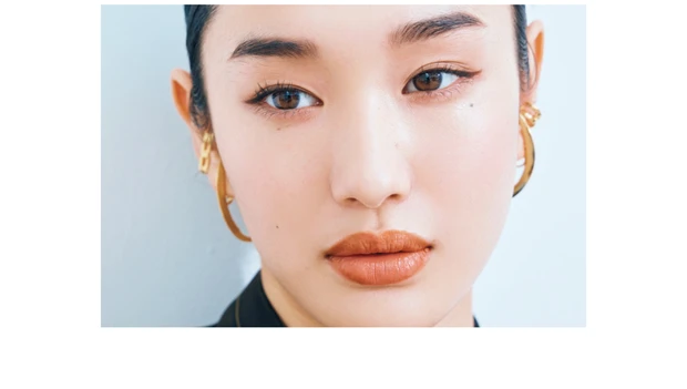 クールな眉を生かすメリハリ辛口メイク