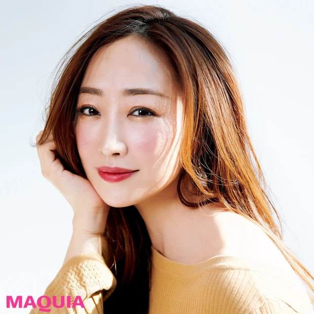 神崎恵さんの「うるおってる感」の秘密に接近! 愛用コスメ&うるおい仕込み…