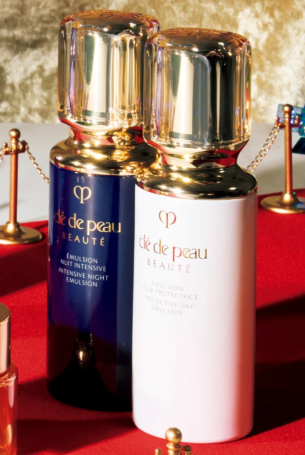 スキンケア 新作 安倍佐和子 小田ユイコ clé de peau BEAUTÉ  左・エマルションアンタンシヴ（ニュイ） 右・エマルションプロテクトゥリス（ジュール）