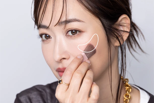 大人のためのキャンメイク図鑑 キャンメイク パウダチークス P01 パワフルピンク 塗り方②