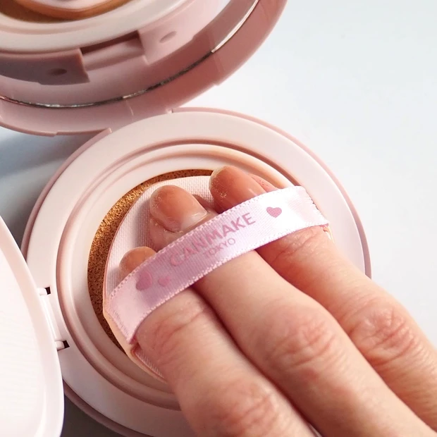 「キャンメイク フィットグロウクッション」のパフ