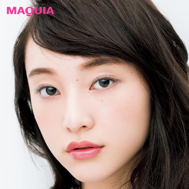 ブルーシャドウで目元に透明感をON！ ブルベさんに似合うピンクリップとア…