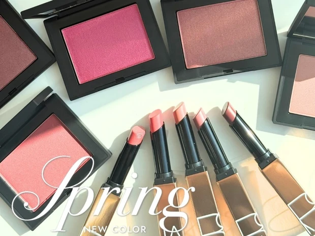 【春コスメ2026】NARSの春新色を全色スウォッチ！ 大人気リップバームが処方をアップデートして新登場