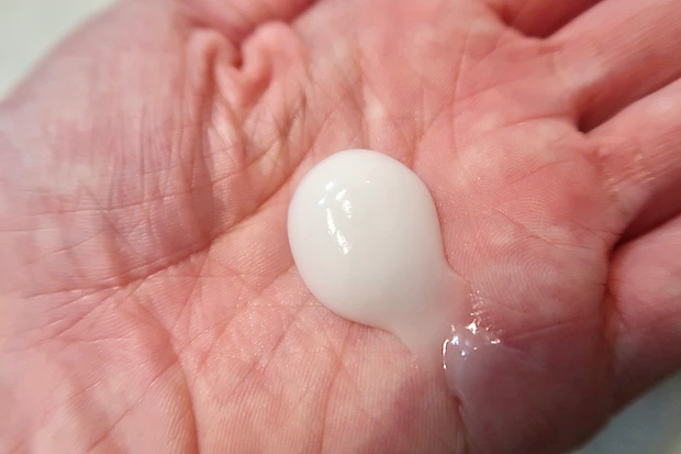 ヴァセリン グルタヒア ボディローション ナイトリペアのテクスチャー