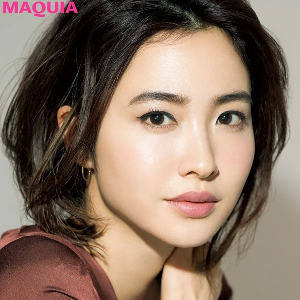 切開ライン＆ハネ上げで横幅強調！ いい女風・猫顔メイク