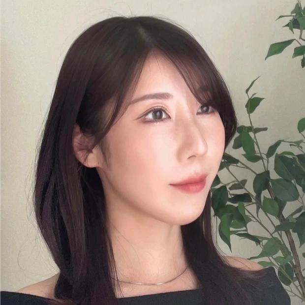 元々カラーメイクよりも顔の立体感やバランスを整える方に関心が高く、その中でもハイライトは30個以上所有するほど好きなアイテムです。