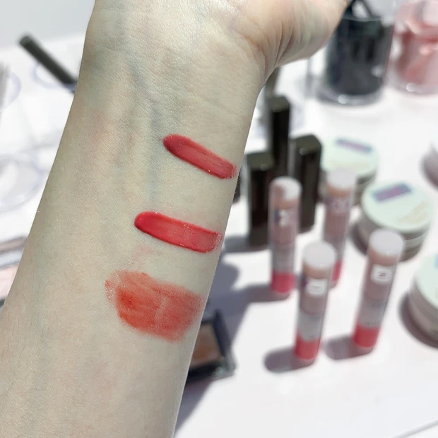 セザンヌ　アイシャドウ　新作