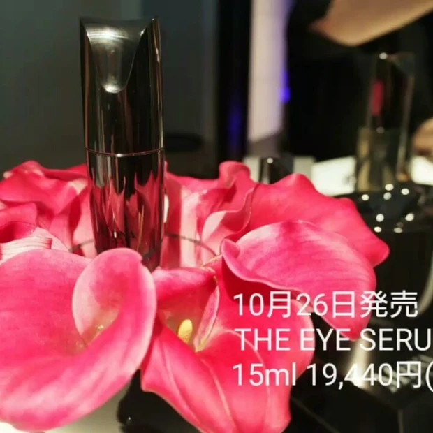 【動画】ポイントは額！マドンナプロデュース「MDNA SKIN」新製品アイセラムで目元ストレスリリース！