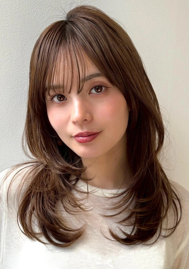 冬 ヘアカラー 暗め オリーブベージュ ミディアム