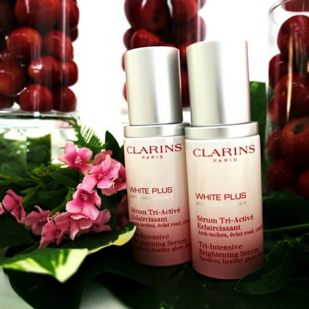 【クラランス本日発売】Natureにも掲載の新事実！クラランスホワイト最先端美白美容液。