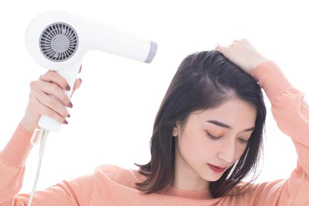 シンプルなヘアアレンジこそベースづくりが鍵! ウェット&ドライな質感で今っぽ髪に<動画つき!>
_6