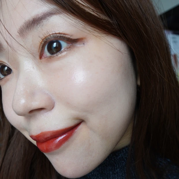 YSL ザ インクス ヴィニルクリーム  416：チリ プロヴォケーションを塗ってみたメイク写真