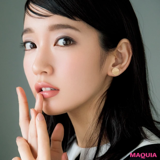 吉岡里帆さんが「ローズリップ」でクラシカルな上品顔に変身!