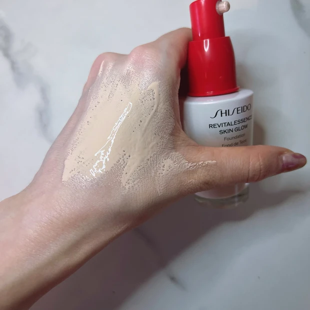 SHISEIDO エッセンス スキングロウ ファンデーション