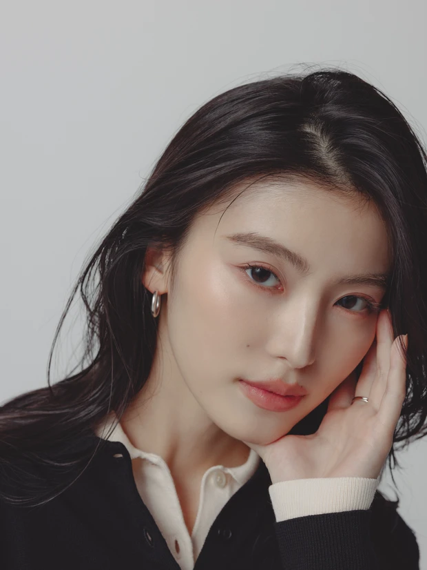 ユニクロ　UNIQLO　黒セーター　メリノポロセーター　シェーディング　メイク　やり方