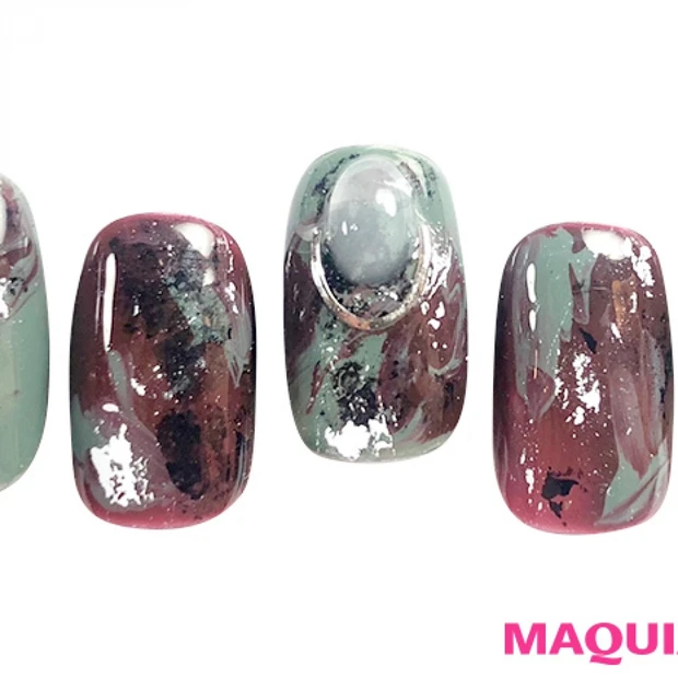 感性を刺激する、躍動感あふれるモードな「スプラッシュ」ネイル!