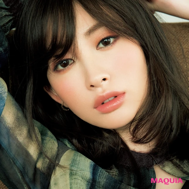 この秋、温もりのあるブラウンEYEは赤みを選ぶのが正解。ヌーディベージュ…