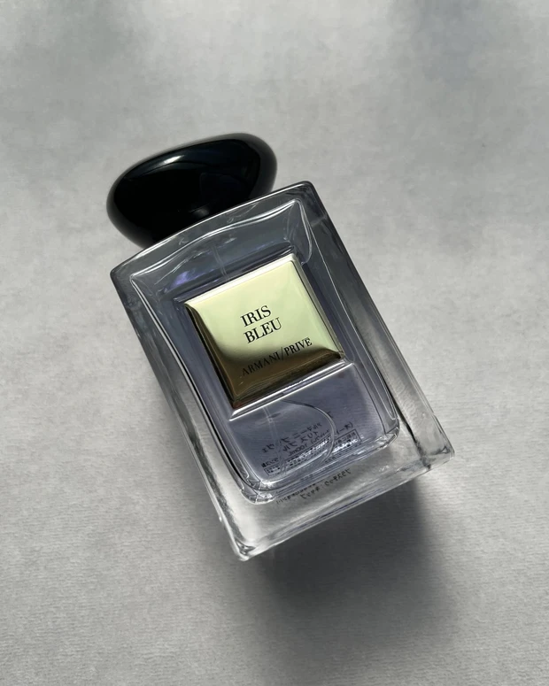アルマーニ プリヴェ「イリス ブルー」