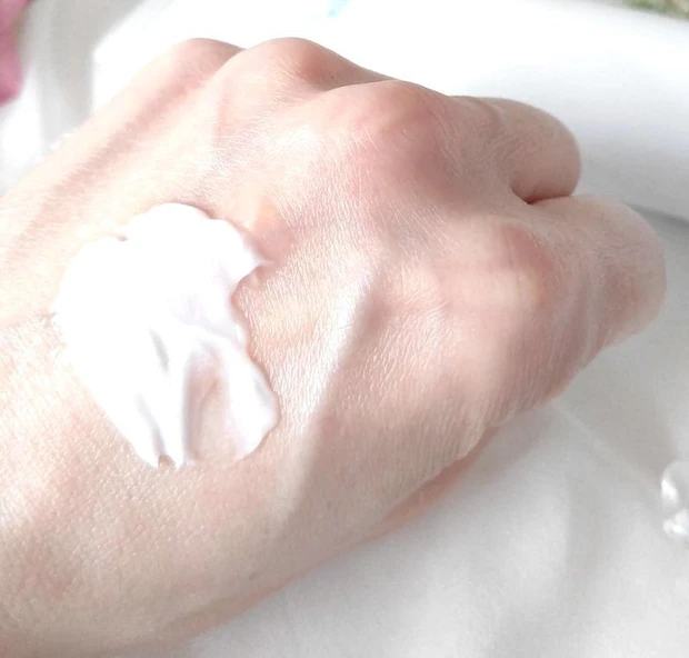 体温でとろけるようなエマルジョンファンデでお肌に優しいクレンジングを★_2_2