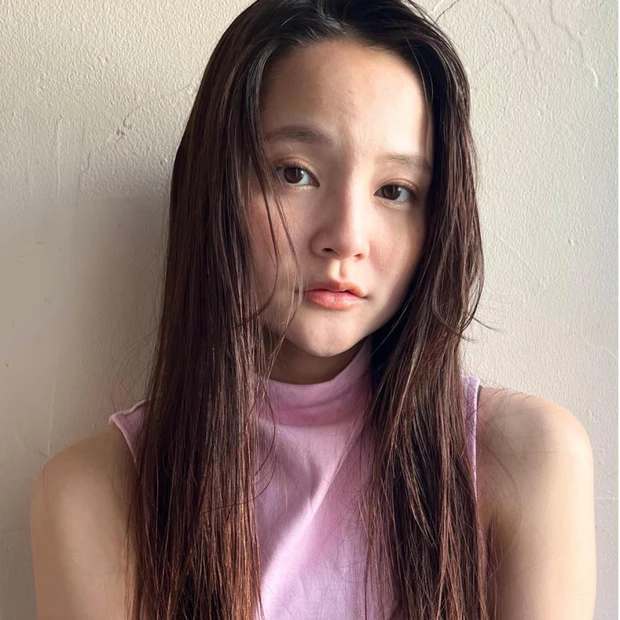 【小顔ロング】ちょっぴりカットでイメチェン！ サイドバングがお洒落なかきあげロングヘア