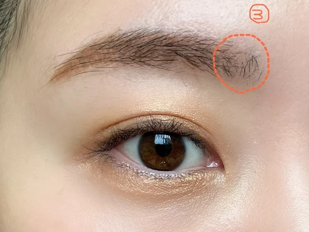 垢抜け眉毛の書き方　中間～眉頭にかけて薄くグラデーションを作るイメージで
