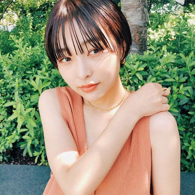 【秋の20代・30代おすすめヘア】完璧シルエットで魅せる！ リラックスカジュアルショート_2_1