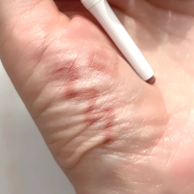 セザンヌ　リップライナー　イエベ